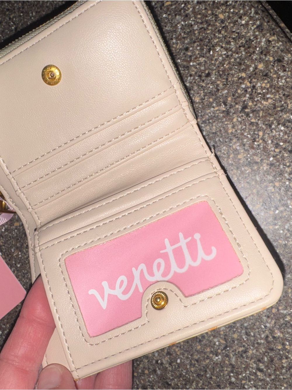 NWT Venetti Travel Print Bifold Wallet •Error • Upside-Down Logo - Picture 4 of 9